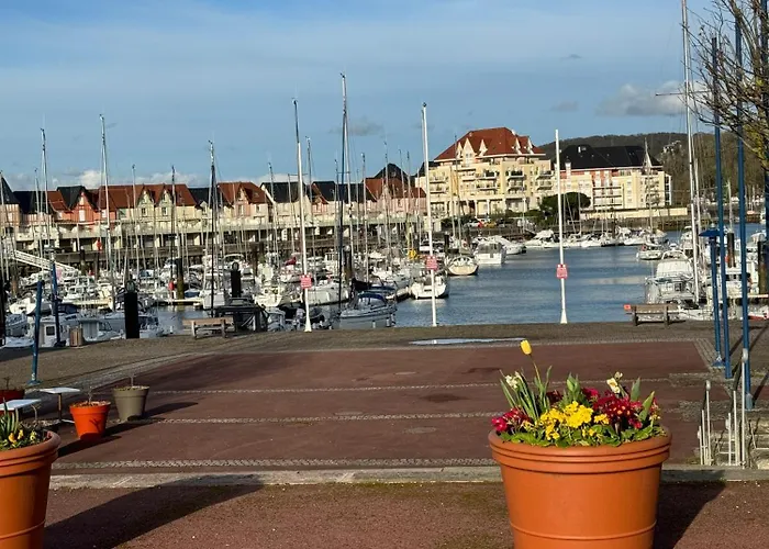 Escapade Romantique- Vue Port Et Balcon Ensoleille ディーブ・シュール・メール