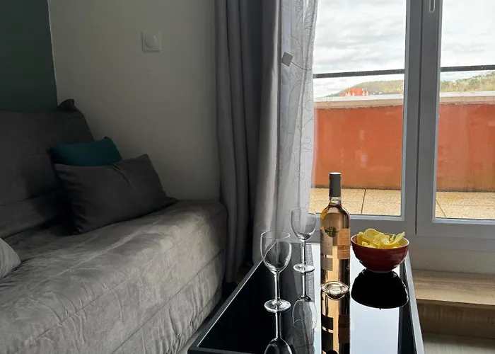 Escapade Romantique- Vue Port Et Balcon Ensoleille Daire *